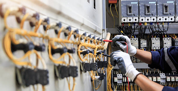 Professional Electrician technician working in Pine Castle, FL